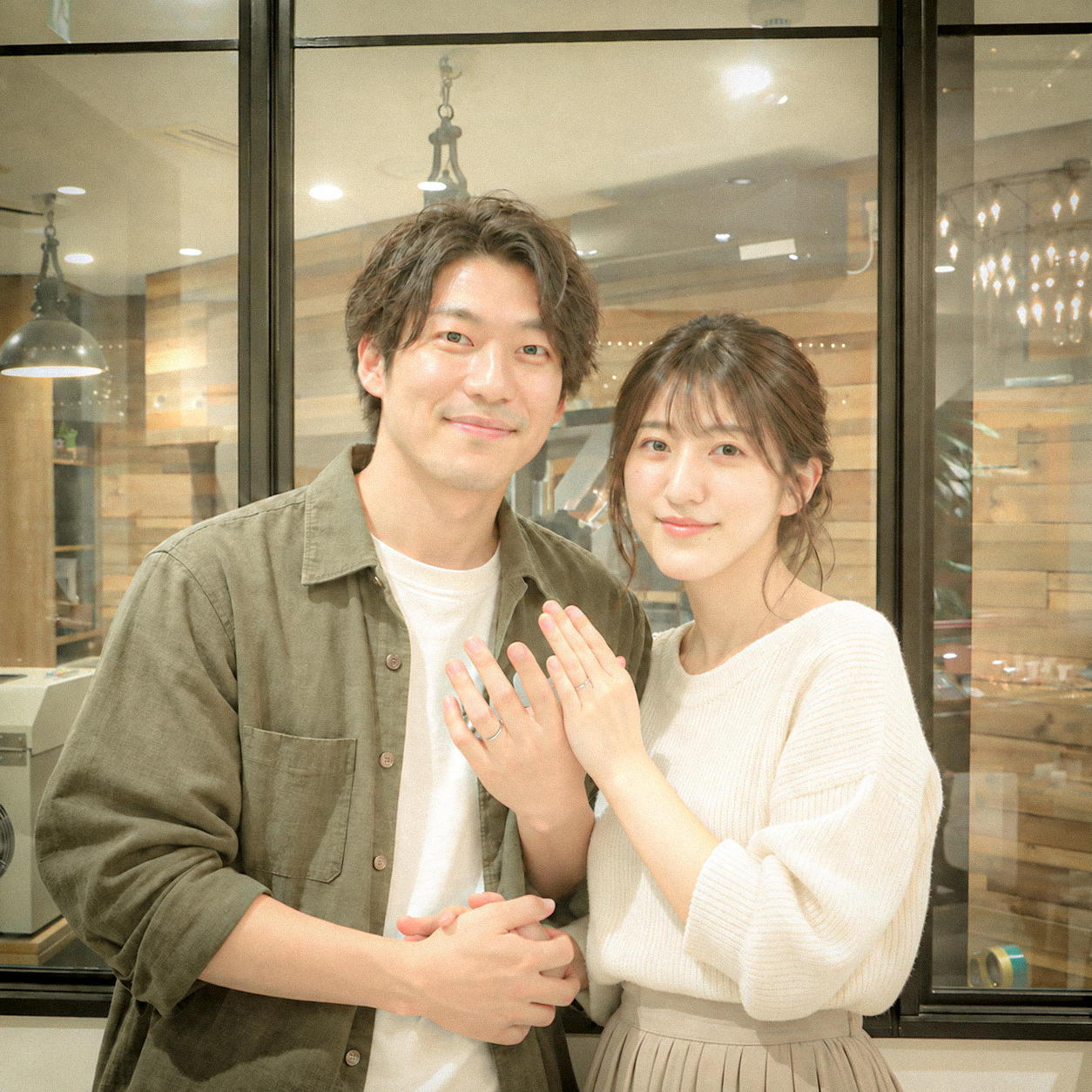 結婚指輪づくりの思い出を残すチェキ写真