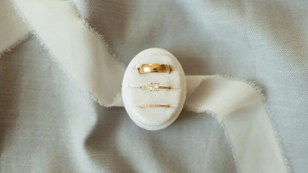 ダイヤ付きゴールドリング