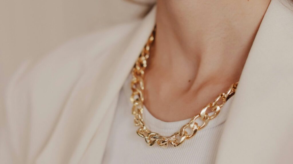 ゴールドネックレス