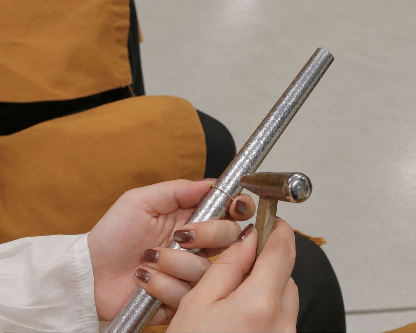 イニシャルコインリング制作工程3：槌目をつける